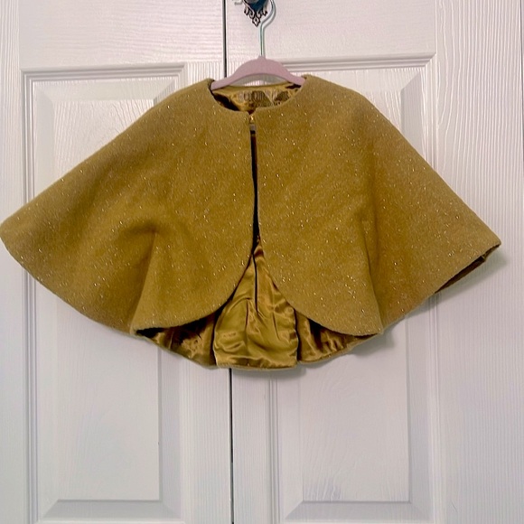 Yellow cape - Picture 1 of 1